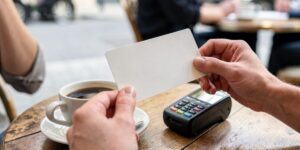 Différence entre carte à débit immédiat et différé en France